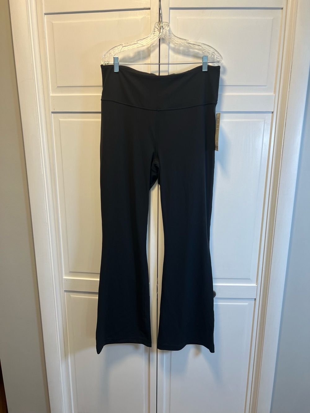 NWT Lululemon Grove Pant SHR Flare * Nulu * Size Women’s 16 Color Black